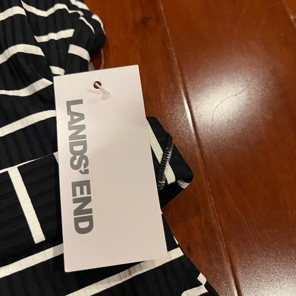 New NWT Lands End Black White Swimsuit Onepiece Stripe Belt Size Extra Small XS - Picture 2 of 8